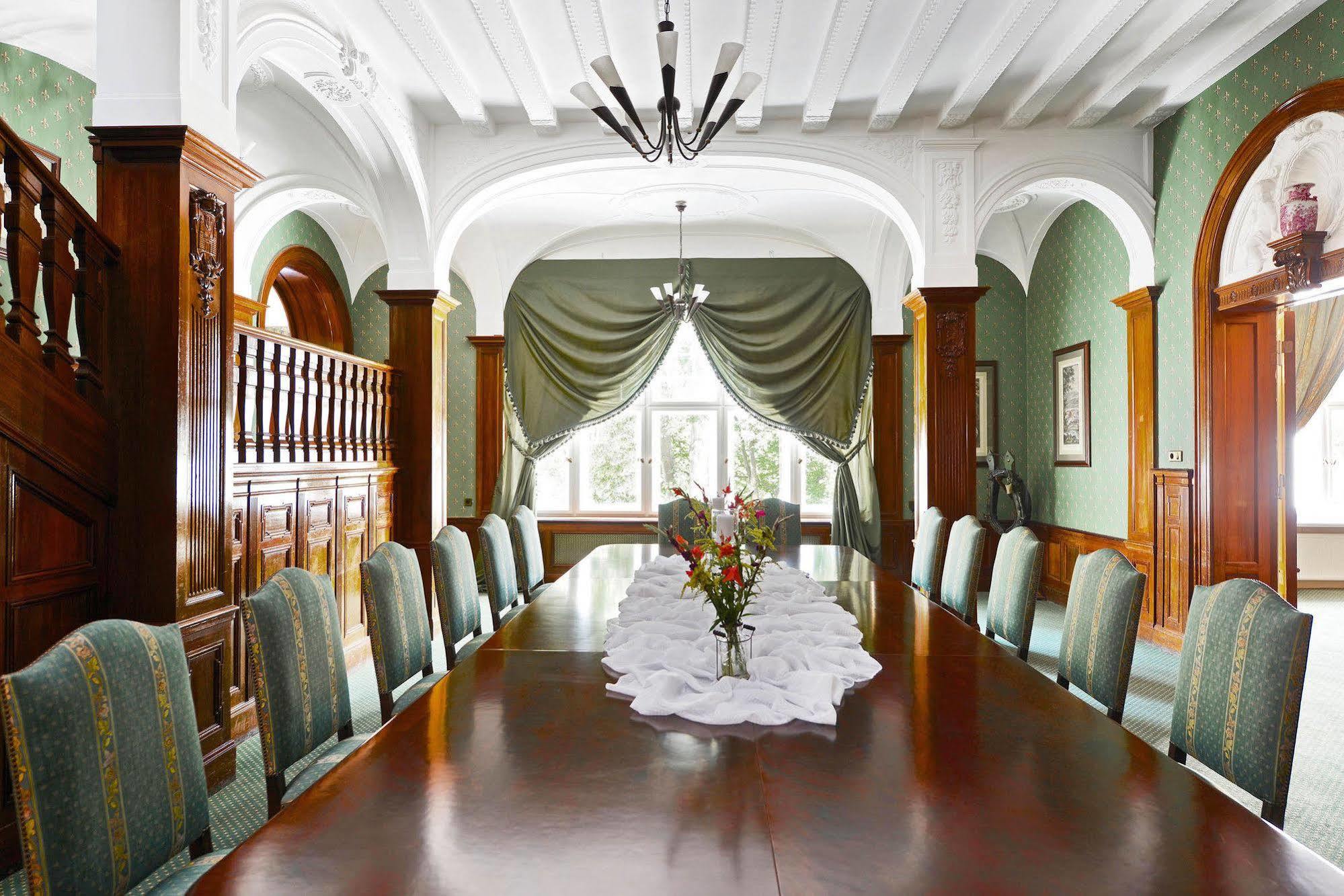 Schlosshotel Villa Westerberge Ашерслебен Экстерьер фото