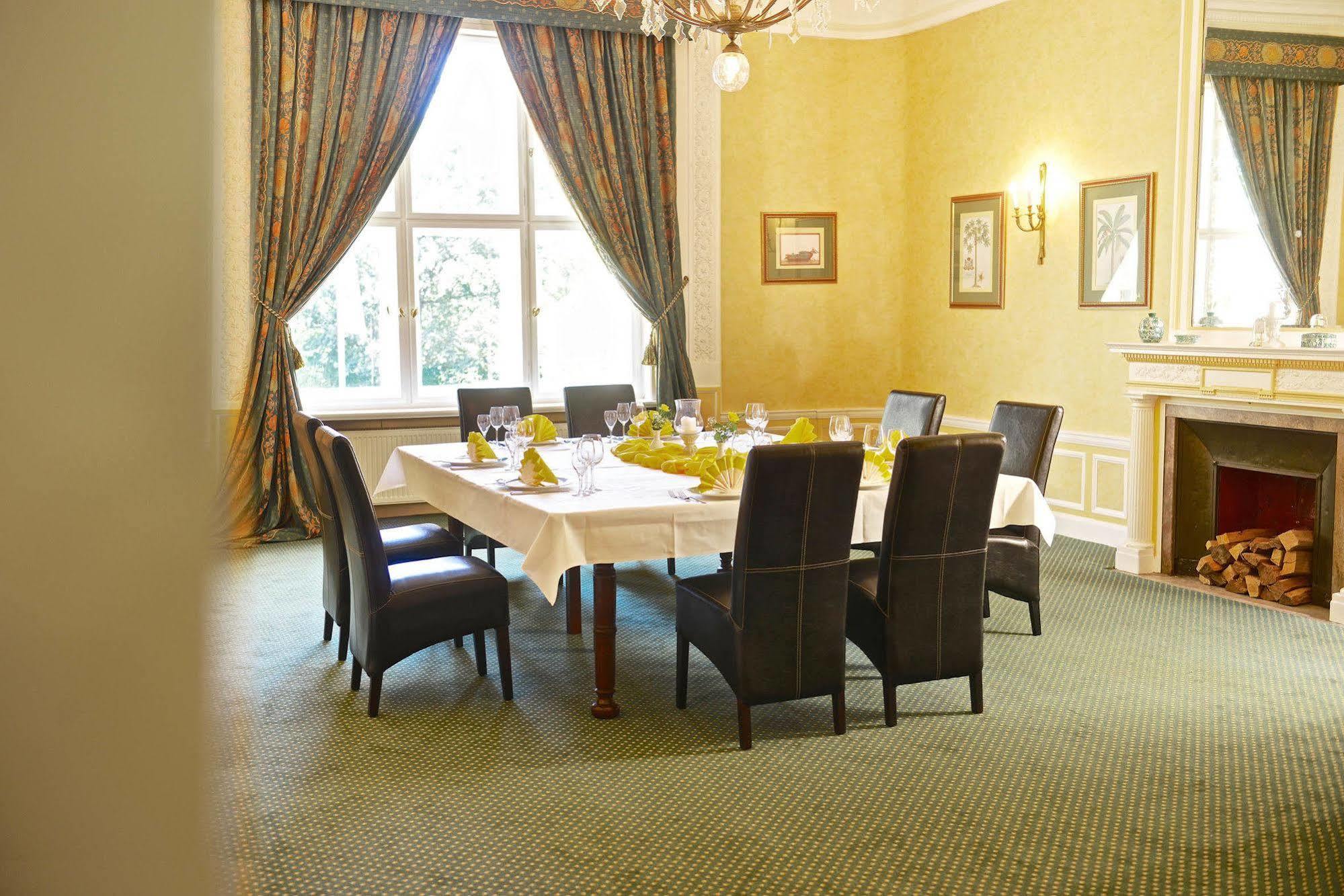 Schlosshotel Villa Westerberge Ашерслебен Экстерьер фото