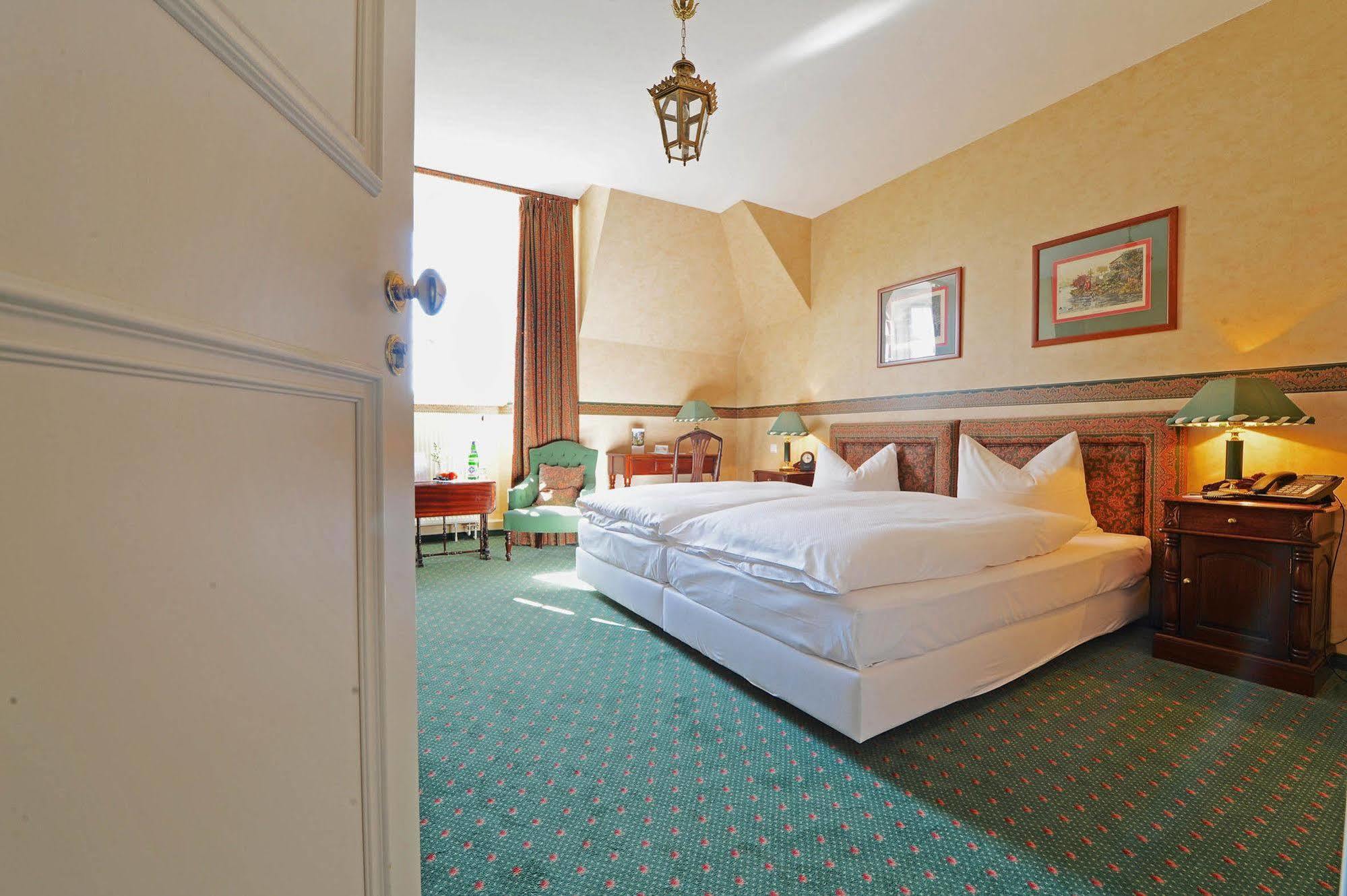 Schlosshotel Villa Westerberge Ашерслебен Экстерьер фото